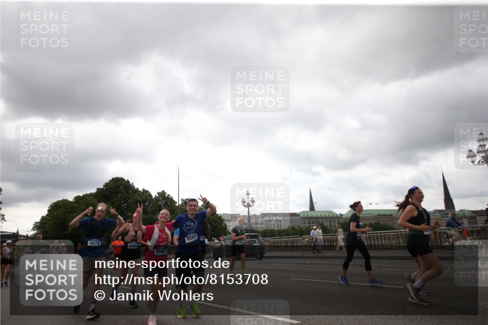 29.06.2025 - hella hamburg halbmarathon Jannik Wohlers http://msf.ph/oto/8153708 29.06.2025 10:51:06 Lombardsbrücke 1617, 1997, 2308, 2484, 2485, 2593, 2736, 2778, 4748, 4808, 4878, 5291, 5357, 5394, 5716, 5717, 6007, 6091, 6885, 6945, 6954, 6961, 7769, 7841, 7871, 7992, 8040, 8125, 8399, 8672, 9340, 9462, 9582, 9583, 9763, 10496, 11034, 11268, 11575, 11913, 12766, 13079, 13598, 13710, 13769, 15092, 15776, 16258, 16595, 16642, 16678, 16807, 17641, 19106 meine-sportfotos.de