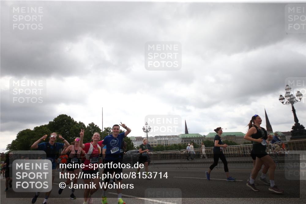 29.06.2025 - hella hamburg halbmarathon Jannik Wohlers http://msf.ph/oto/8153714 29.06.2025 10:51:06 Lombardsbrücke 1617, 1997, 2308, 2484, 2485, 2593, 2736, 2778, 4748, 4808, 4878, 5291, 5357, 5394, 5716, 5717, 6007, 6091, 6885, 6945, 6954, 6961, 7769, 7841, 7871, 7992, 8040, 8125, 8399, 8672, 9340, 9462, 9582, 9583, 9763, 10496, 11034, 11268, 11575, 11913, 12766, 13079, 13598, 13710, 13769, 15092, 15776, 16258, 16595, 16642, 16678, 16807, 17641, 19106 meine-sportfotos.de