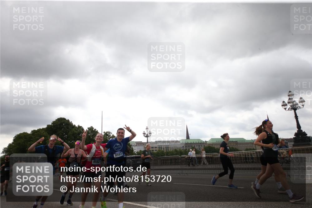 29.06.2025 - hella hamburg halbmarathon Jannik Wohlers http://msf.ph/oto/8153720 29.06.2025 10:51:06 Lombardsbrücke 1617, 1997, 2308, 2484, 2485, 2593, 2736, 2778, 4748, 4808, 4878, 5291, 5357, 5394, 5716, 5717, 6007, 6091, 6885, 6945, 6954, 6961, 7769, 7841, 7871, 7992, 8040, 8125, 8399, 8672, 9340, 9462, 9582, 9583, 9763, 10496, 11034, 11268, 11575, 11913, 12766, 13079, 13598, 13710, 13769, 15092, 15776, 16258, 16595, 16642, 16678, 16807, 17641, 19106 meine-sportfotos.de