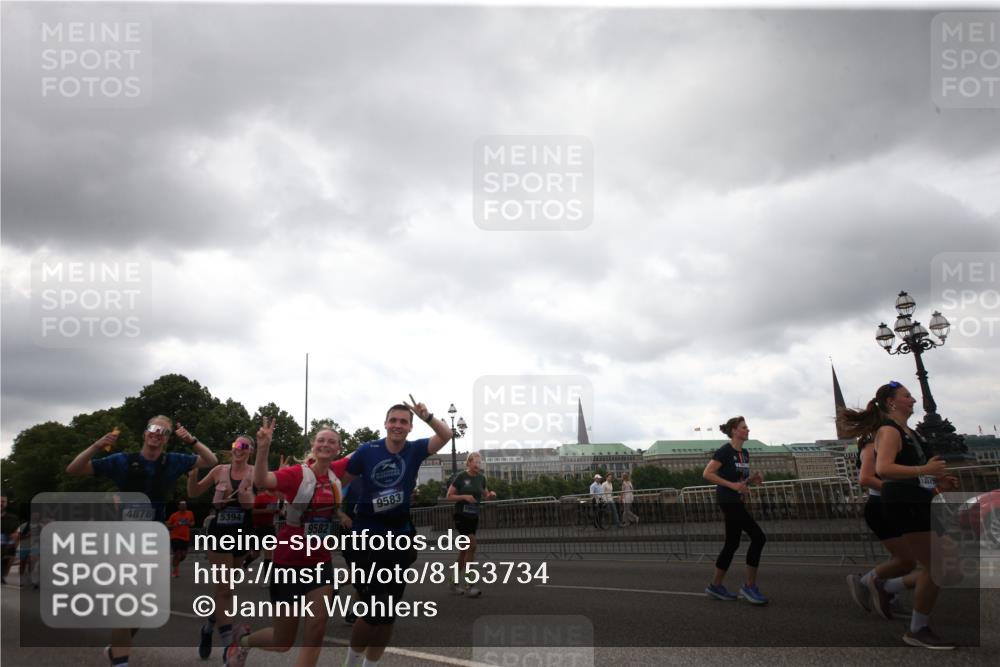29.06.2025 - hella hamburg halbmarathon Jannik Wohlers http://msf.ph/oto/8153734 29.06.2025 10:51:06 Lombardsbrücke 1617, 1997, 2308, 2484, 2485, 2593, 2736, 2778, 4748, 4808, 4878, 5291, 5357, 5394, 5716, 5717, 6007, 6091, 6885, 6945, 6954, 6961, 7769, 7841, 7871, 7992, 8040, 8125, 8399, 8672, 9340, 9462, 9582, 9583, 9763, 10496, 11034, 11268, 11575, 11913, 12766, 13079, 13598, 13710, 13769, 15092, 15776, 16258, 16595, 16642, 16678, 16807, 17641, 19106 meine-sportfotos.de