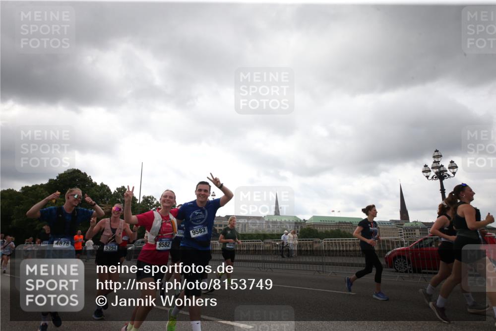 29.06.2025 - hella hamburg halbmarathon Jannik Wohlers http://msf.ph/oto/8153749 29.06.2025 10:51:07 Lombardsbrücke 1617, 1997, 2308, 2484, 2485, 2593, 2736, 2778, 4748, 4808, 4878, 5291, 5357, 5394, 5716, 5717, 6007, 6091, 6885, 6945, 6954, 6961, 7769, 7841, 7871, 7992, 8040, 8125, 8399, 8672, 9340, 9462, 9582, 9583, 9763, 10496, 11034, 11268, 11575, 11913, 12766, 13079, 13598, 13710, 13769, 15092, 15776, 16258, 16595, 16642, 16678, 16807, 17641, 19106 meine-sportfotos.de