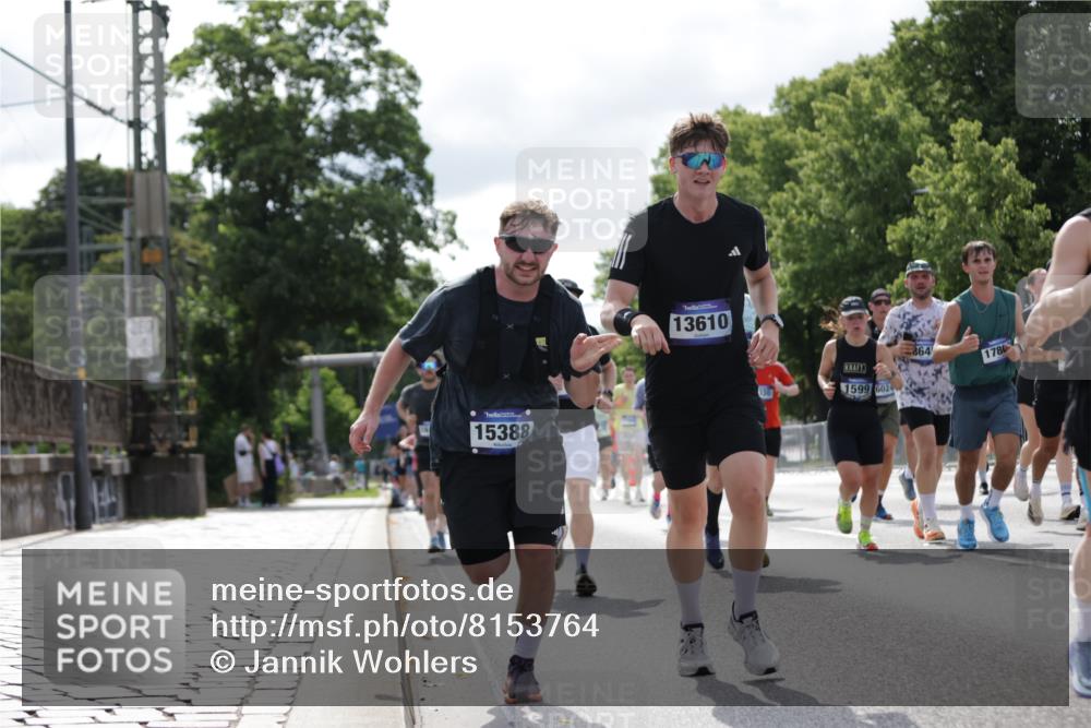 29.06.2025 - hella hamburg halbmarathon Jannik Wohlers http://msf.ph/oto/8153764 29.06.2025 10:15:56 Lombardsbrücke 1212, 1244, 1599, 2803, 2835, 3030, 3134, 3648, 4583, 4637, 5294, 6024, 7753, 8274, 8597, 8645, 8847, 9601, 9628, 9802, 9810, 9881, 10107, 10139, 10141, 10183, 10292, 10844, 10990, 11344, 11345, 11752, 12572, 13215, 13220, 13610, 13727, 15332, 15388, 15487, 15724, 16199, 16456, 16607, 16921, 17422, 17592, 17694, 17806, 17854, 17942, 18735 meine-sportfotos.de