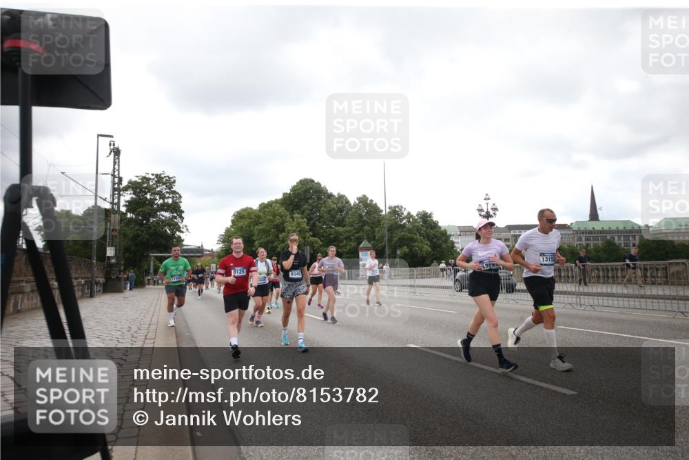 29.06.2025 - hella hamburg halbmarathon Jannik Wohlers http://msf.ph/oto/8153782 29.06.2025 10:51:27 Lombardsbrücke 1418, 3240, 3991, 4598, 4606, 5534, 6007, 6604, 6947, 7682, 8621, 9220, 9462, 9590, 9594, 9673, 10521, 10533, 10693, 10830, 11101, 11875, 12065, 13151, 13152, 14720, 14937, 14959, 15128, 16015, 17364, 17429, 17641, 17902, 18615, 18780, 18975 meine-sportfotos.de