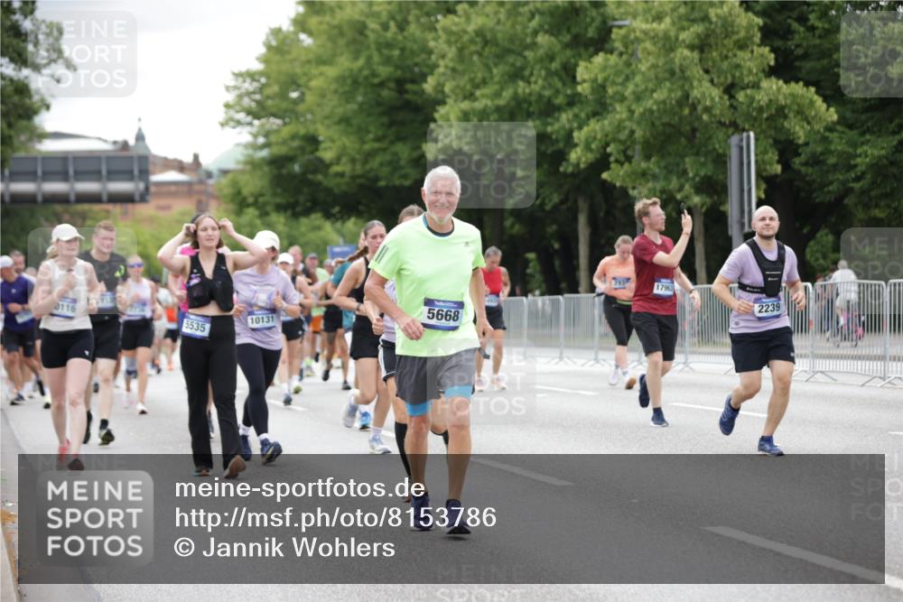 29.06.2025 - hella hamburg halbmarathon Jannik Wohlers http://msf.ph/oto/8153786 29.06.2025 11:00:23 Lombardsbrücke 1261, 1594, 2239, 2430, 2758, 2820, 2939, 3222, 3489, 3671, 4175, 4176, 4776, 4911, 4926, 5535, 5668, 5956, 6101, 6197, 6774, 7213, 7700, 7701, 7738, 7813, 8518, 8535, 8557, 8559, 8882, 10023, 10116, 10117, 10118, 10131, 10154, 10543, 10761, 12017, 12919, 12931, 13569, 13884, 14048, 14094, 14498, 14931, 15050, 15648, 15649, 16253, 16293, 16763, 17257, 17473, 17523, 17680, 17963, 18138, 18140, 18681, 18776 meine-sportfotos.de