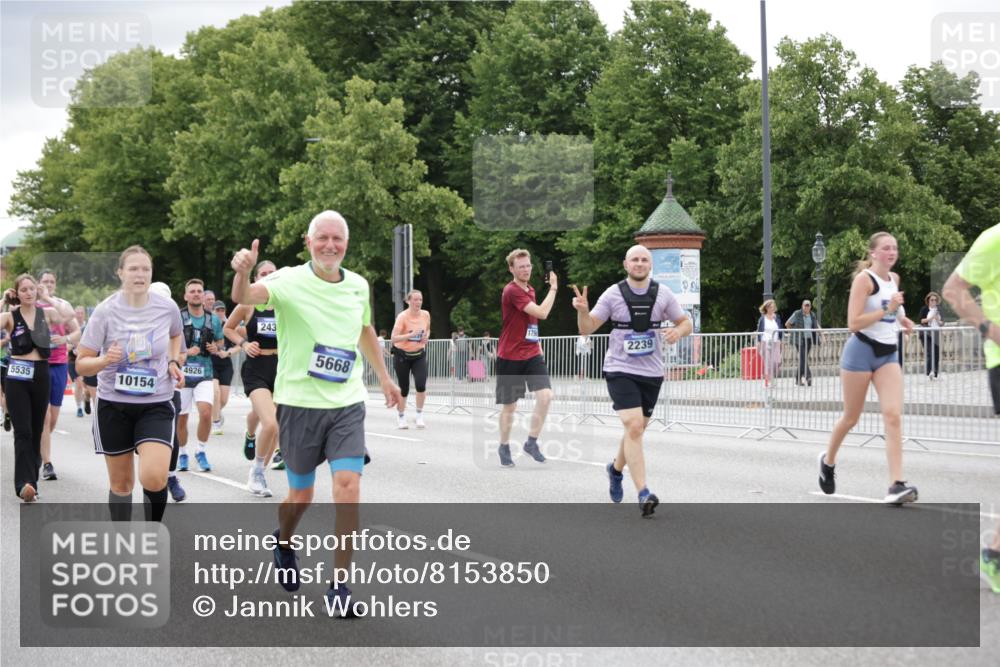 29.06.2025 - hella hamburg halbmarathon Jannik Wohlers http://msf.ph/oto/8153850 29.06.2025 11:00:24 Lombardsbrücke 1261, 1594, 2239, 2430, 2758, 2820, 2939, 3222, 3489, 3671, 4175, 4176, 4776, 4911, 4926, 5189, 5535, 5668, 5956, 6101, 6197, 6401, 6774, 7213, 7700, 7701, 7738, 7813, 8518, 8535, 8557, 8559, 8882, 10023, 10116, 10117, 10118, 10131, 10154, 10543, 10761, 12017, 12919, 12931, 13166, 13569, 13628, 13884, 14271, 14498, 14931, 15050, 15648, 15649, 16253, 16293, 16763, 17257, 17473, 17523, 17680, 17963, 18138, 18140, 18681, 18776 meine-sportfotos.de