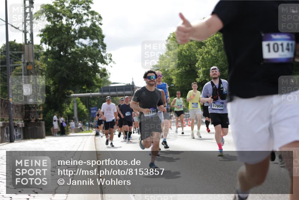 29.06.2025 - hella hamburg halbmarathon Jannik Wohlers http://msf.ph/oto/8153857 29.06.2025 10:15:59 Lombardsbrücke 1212, 1244, 1599, 2835, 3030, 3134, 3156, 3484, 3648, 4583, 4637, 5294, 6024, 7158, 7753, 8295, 8597, 8645, 8707, 8847, 9628, 9810, 9881, 10139, 10141, 10183, 10990, 11344, 11345, 11752, 12572, 13215, 13220, 13610, 13727, 13835, 14857, 15332, 15388, 15487, 16186, 16199, 16456, 16607, 16921, 17422, 17592, 17694, 17806, 17838, 17854, 17942, 18735 meine-sportfotos.de