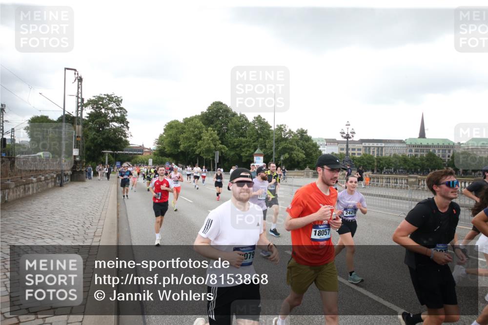 29.06.2025 - hella hamburg halbmarathon Jannik Wohlers http://msf.ph/oto/8153868 29.06.2025 10:53:13 Lombardsbrücke 1340, 1709, 1984, 2429, 3226, 4595, 4801, 5562, 5815, 5856, 5857, 6041, 6044, 6273, 6306, 6913, 6996, 7039, 7068, 7537, 7611, 7876, 7890, 8189, 9077, 9456, 9531, 9685, 9771, 9785, 11489, 11493, 11914, 12068, 12082, 12259, 12280, 12459, 13072, 13316, 13351, 14065, 14927, 15118, 15290, 15292, 15498, 15804, 15821, 15822, 16979, 17236, 17709, 18057, 18059, 18079, 18083, 18144, 18523, 18532, 18593, 18609, 18902 meine-sportfotos.de