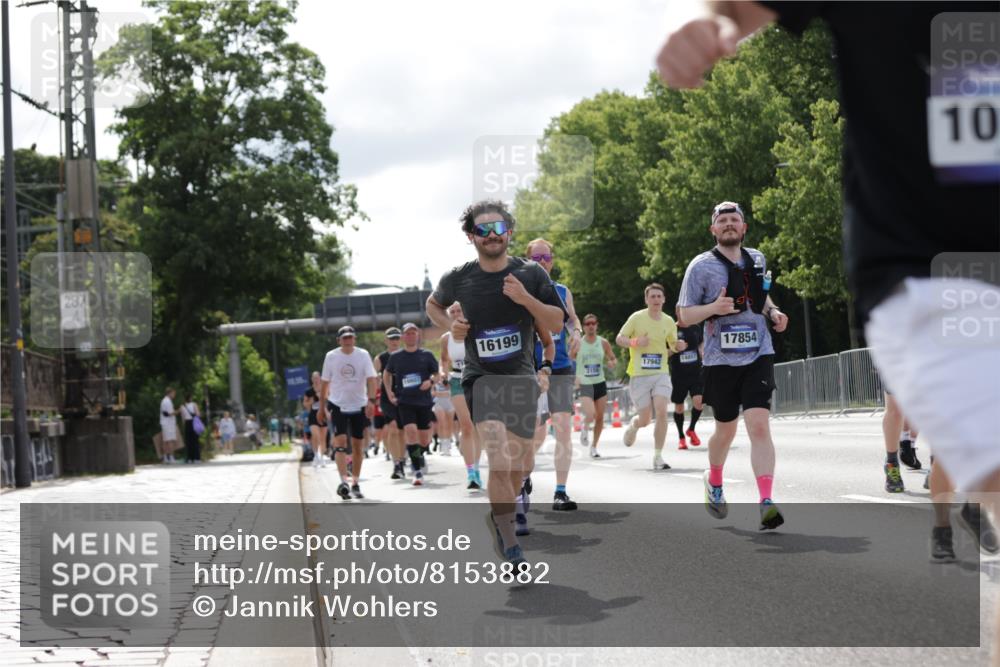 29.06.2025 - hella hamburg halbmarathon Jannik Wohlers http://msf.ph/oto/8153882 29.06.2025 10:15:59 Lombardsbrücke 1212, 1244, 1599, 2835, 3030, 3134, 3156, 3484, 3648, 4583, 4637, 5294, 6024, 7158, 7753, 8295, 8597, 8645, 8707, 8847, 9628, 9810, 9881, 10139, 10141, 10183, 10990, 11344, 11345, 11752, 12572, 13215, 13220, 13610, 13727, 13835, 14857, 15332, 15388, 15487, 16186, 16199, 16456, 16607, 16921, 17422, 17592, 17694, 17806, 17838, 17854, 17942, 18735 meine-sportfotos.de