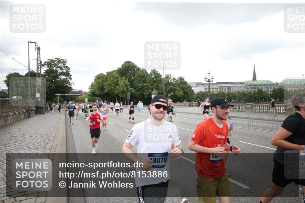 29.06.2025 - hella hamburg halbmarathon Jannik Wohlers http://msf.ph/oto/8153886 29.06.2025 10:53:13 Lombardsbrücke 1340, 1709, 1984, 2429, 3226, 4595, 4801, 5562, 5815, 5856, 5857, 6041, 6044, 6273, 6306, 6913, 6996, 7039, 7068, 7537, 7611, 7876, 7890, 8189, 9077, 9456, 9531, 9685, 9771, 9785, 11489, 11493, 11914, 12068, 12082, 12259, 12280, 12459, 13072, 13316, 13351, 14065, 14927, 15118, 15290, 15292, 15498, 15804, 15821, 15822, 16979, 17236, 17709, 18057, 18059, 18079, 18083, 18144, 18523, 18532, 18593, 18609, 18902 meine-sportfotos.de