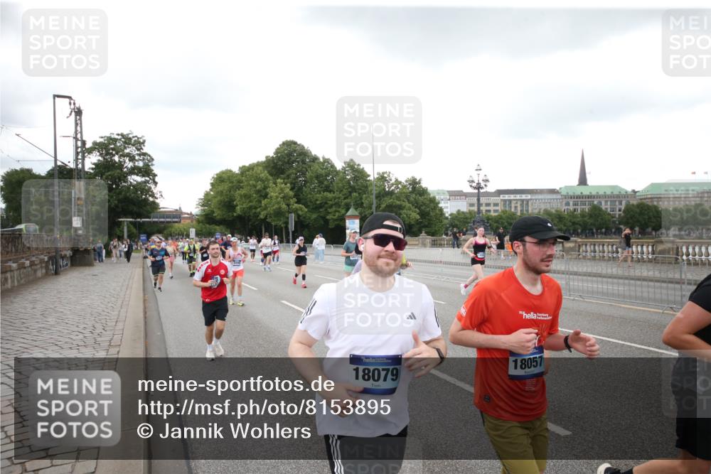 29.06.2025 - hella hamburg halbmarathon Jannik Wohlers http://msf.ph/oto/8153895 29.06.2025 10:53:13 Lombardsbrücke 1340, 1709, 1984, 2429, 3226, 4595, 4801, 5562, 5815, 5856, 5857, 6041, 6044, 6273, 6306, 6913, 6996, 7039, 7068, 7537, 7611, 7876, 7890, 8189, 9077, 9456, 9531, 9685, 9771, 9785, 11489, 11493, 11914, 12068, 12082, 12259, 12280, 12459, 13072, 13316, 13351, 14065, 14927, 15118, 15290, 15292, 15498, 15804, 15821, 15822, 16979, 17236, 17709, 18057, 18059, 18079, 18083, 18144, 18523, 18532, 18593, 18609, 18902 meine-sportfotos.de