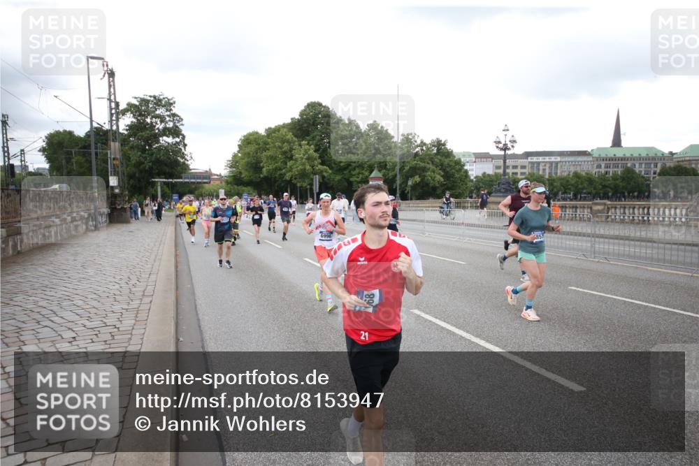 29.06.2025 - hella hamburg halbmarathon Jannik Wohlers http://msf.ph/oto/8153947 29.06.2025 10:53:15 Lombardsbrücke 1709, 1984, 2429, 3055, 3226, 4595, 4801, 5562, 5856, 5857, 6039, 6041, 6044, 6273, 6306, 6913, 6996, 7039, 7537, 7611, 7876, 7890, 9077, 9456, 9531, 9771, 9785, 11489, 11493, 11914, 12068, 12082, 12259, 12280, 12459, 13072, 13316, 13351, 14799, 14927, 15118, 15290, 15292, 15498, 15804, 15821, 15822, 16313, 16748, 16979, 17236, 17709, 18057, 18059, 18079, 18083, 18523, 18532, 18593, 18609, 18902 meine-sportfotos.de
