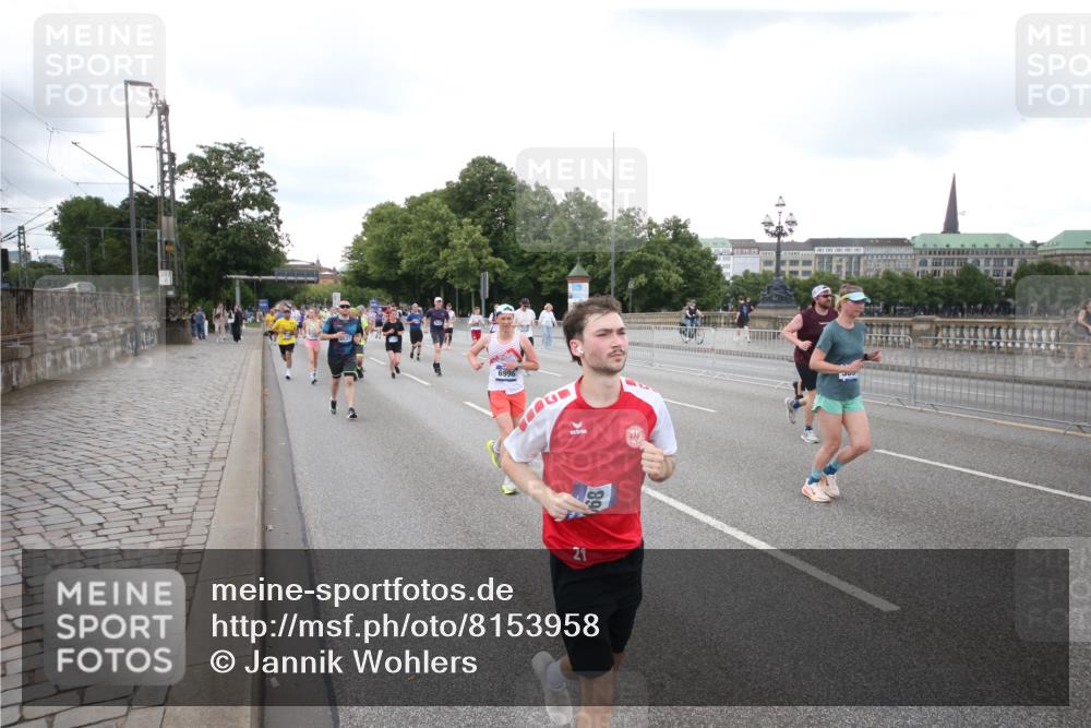 29.06.2025 - hella hamburg halbmarathon Jannik Wohlers http://msf.ph/oto/8153958 29.06.2025 10:53:16 Lombardsbrücke 1709, 1753, 1984, 2429, 3055, 4595, 4801, 5562, 5856, 5857, 6039, 6041, 6044, 6273, 6306, 6913, 6996, 7039, 7537, 7611, 7890, 9077, 9456, 9531, 9771, 9785, 11489, 11493, 11914, 12068, 12082, 12259, 12280, 12459, 13072, 13316, 13351, 14799, 14927, 15047, 15118, 15290, 15292, 15498, 15804, 15821, 15822, 16313, 16748, 16979, 17236, 17255, 17709, 18057, 18059, 18079, 18083, 18532, 18609, 18902 meine-sportfotos.de
