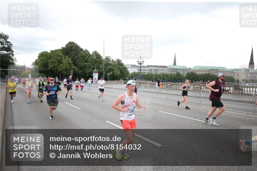 29.06.2025 - hella hamburg halbmarathon Jannik Wohlers http://msf.ph/oto/8154032 29.06.2025 10:53:17 Lombardsbrücke 1709, 1753, 1984, 2079, 2429, 3055, 4595, 4801, 5430, 5562, 5856, 5857, 6039, 6041, 6044, 6273, 6306, 6913, 6996, 7039, 7537, 7611, 7890, 9077, 9456, 9531, 9771, 9785, 11489, 11493, 12068, 12082, 12259, 12280, 12459, 13072, 13316, 13351, 14799, 14927, 15047, 15118, 15290, 15292, 15498, 15804, 15821, 15822, 16313, 16748, 16979, 17236, 17255, 17709, 18057, 18059, 18079, 18083, 18532, 18609, 18902 meine-sportfotos.de