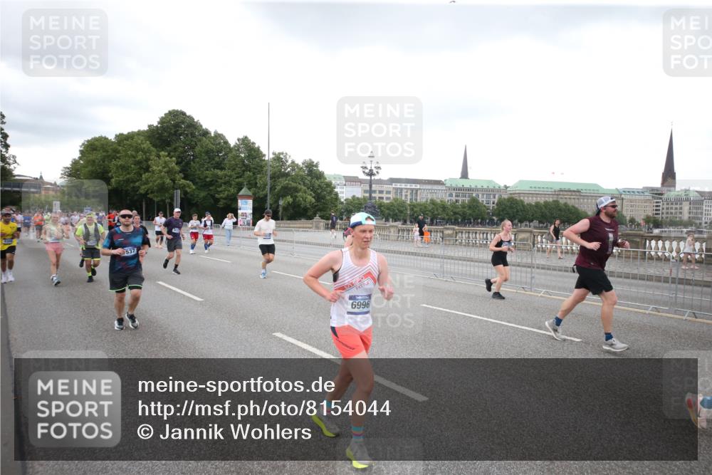 29.06.2025 - hella hamburg halbmarathon Jannik Wohlers http://msf.ph/oto/8154044 29.06.2025 10:53:17 Lombardsbrücke 1709, 1753, 1984, 2079, 2429, 3055, 4595, 4801, 5430, 5562, 5856, 5857, 6039, 6041, 6044, 6273, 6306, 6913, 6996, 7039, 7537, 7611, 7890, 9077, 9456, 9531, 9771, 9785, 11489, 11493, 12068, 12082, 12259, 12280, 12459, 13072, 13316, 13351, 14799, 14927, 15047, 15118, 15290, 15292, 15498, 15804, 15821, 15822, 16313, 16748, 16979, 17236, 17255, 17709, 18057, 18059, 18079, 18083, 18532, 18609, 18902 meine-sportfotos.de