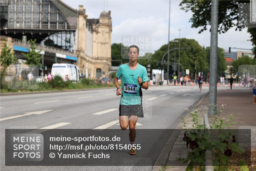 29.06.2025 - hella hamburg halbmarathon Yannick Fuchs http://msf.ph/oto/8154055 29.06.2025 10:12:10 20KM 3944, 11409, 11864 meine-sportfotos.de