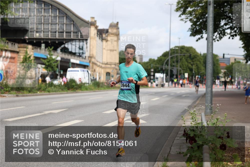 29.06.2025 - hella hamburg halbmarathon Yannick Fuchs http://msf.ph/oto/8154061 29.06.2025 10:12:10 20KM 3944, 11409, 11864 meine-sportfotos.de