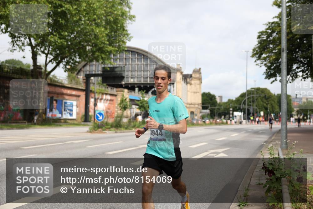 29.06.2025 - hella hamburg halbmarathon Yannick Fuchs http://msf.ph/oto/8154069 29.06.2025 10:12:11 20KM 3944, 11409, 11864 meine-sportfotos.de