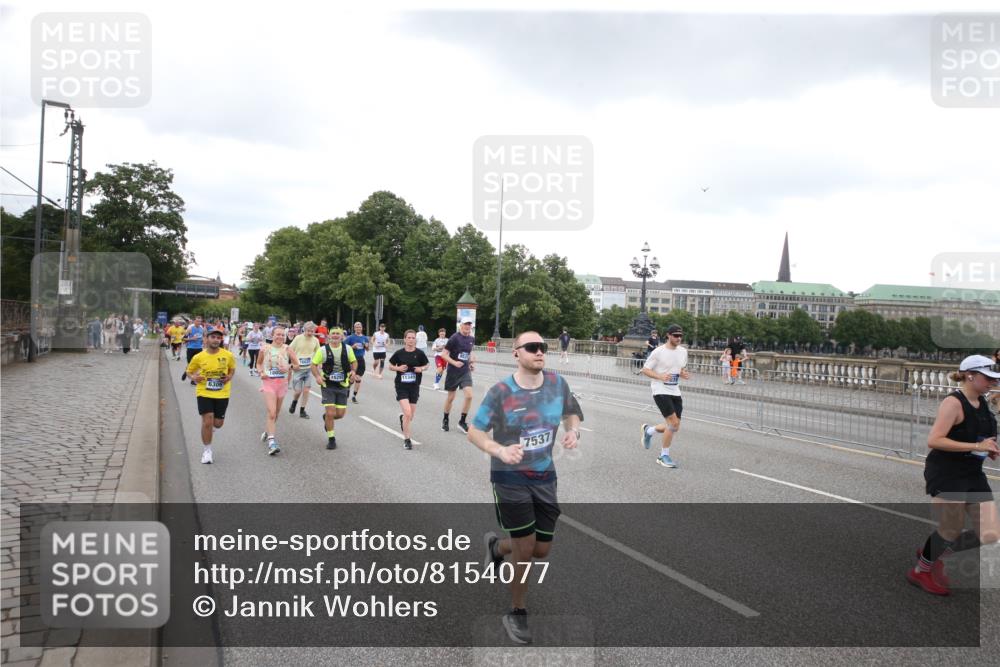 29.06.2025 - hella hamburg halbmarathon Jannik Wohlers http://msf.ph/oto/8154077 29.06.2025 10:53:18 Lombardsbrücke 1709, 1753, 1984, 2079, 2429, 3055, 4595, 4801, 5430, 5562, 5856, 5857, 6039, 6273, 6306, 6913, 6996, 7039, 7537, 7611, 7890, 9077, 9456, 9531, 9771, 9785, 11489, 11493, 12068, 12082, 12259, 12459, 13072, 13316, 13351, 14799, 14927, 15047, 15118, 15191, 15290, 15292, 15498, 15804, 15821, 15822, 16313, 16748, 16979, 17236, 17255, 17709, 18057, 18059, 18079, 18083, 18532, 18609, 18902 meine-sportfotos.de