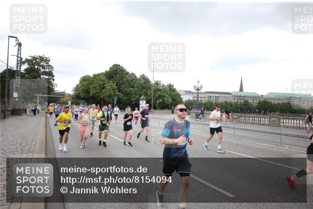 29.06.2025 - hella hamburg halbmarathon Jannik Wohlers http://msf.ph/oto/8154094 29.06.2025 10:53:18 Lombardsbrücke 1709, 1753, 1984, 2079, 2429, 3055, 4595, 4801, 5430, 5562, 5856, 5857, 6039, 6273, 6306, 6913, 6996, 7039, 7537, 7611, 7890, 9077, 9456, 9531, 9771, 9785, 11489, 11493, 12068, 12082, 12259, 12459, 13072, 13316, 13351, 14799, 14927, 15047, 15118, 15191, 15290, 15292, 15498, 15804, 15821, 15822, 16313, 16748, 16979, 17236, 17255, 17709, 18057, 18059, 18079, 18083, 18532, 18609, 18902 meine-sportfotos.de