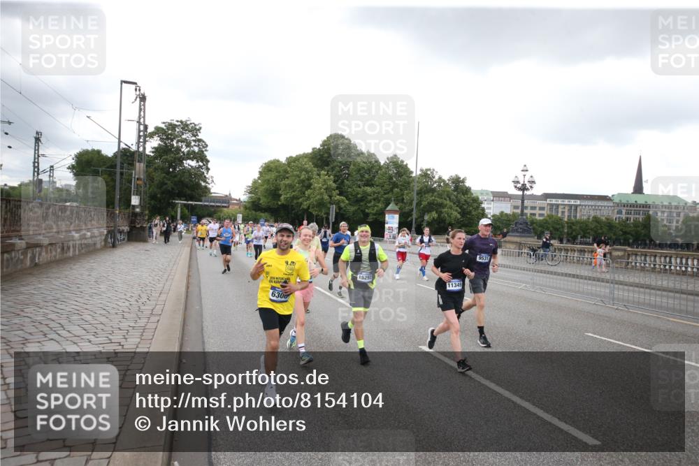 29.06.2025 - hella hamburg halbmarathon Jannik Wohlers http://msf.ph/oto/8154104 29.06.2025 10:53:20 Lombardsbrücke 1687, 1753, 2079, 2429, 3055, 4595, 4801, 5430, 5856, 5857, 6039, 6273, 6306, 6913, 6996, 7039, 7537, 7611, 7614, 7890, 9077, 9531, 9572, 9771, 11493, 12068, 12259, 12459, 13316, 14799, 14927, 15047, 15118, 15191, 15290, 15292, 15498, 15804, 15821, 15822, 16313, 16748, 17236, 17255, 17309, 17709, 18057, 18059, 18079, 18083, 18532, 18609, 18902 meine-sportfotos.de