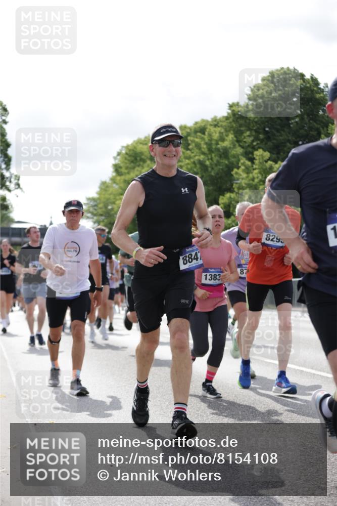 29.06.2025 - hella hamburg halbmarathon Jannik Wohlers http://msf.ph/oto/8154108 29.06.2025 10:16:05 Lombardsbrücke 1212, 1244, 1599, 1825, 2347, 2912, 3030, 3156, 3484, 3648, 3687, 4478, 4583, 5294, 6024, 6488, 7158, 7358, 7753, 8295, 8597, 8645, 8707, 8847, 8857, 9628, 9664, 9810, 10076, 10139, 10141, 10183, 10575, 11236, 11344, 11345, 11752, 12572, 12872, 12911, 13215, 13220, 13610, 13712, 13727, 13835, 13859, 14857, 15332, 15388, 15487, 16098, 16100, 16186, 16199, 16456, 16607, 16740, 17422, 17694, 17806, 17838, 17854, 17942 meine-sportfotos.de