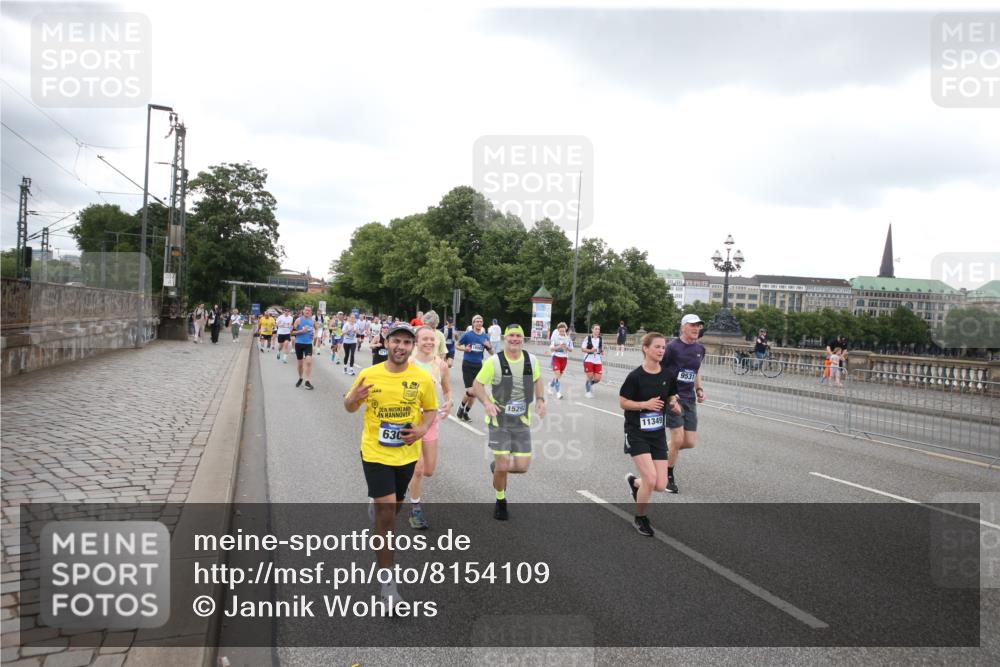 29.06.2025 - hella hamburg halbmarathon Jannik Wohlers http://msf.ph/oto/8154109 29.06.2025 10:53:20 Lombardsbrücke 1687, 1753, 2079, 2429, 3055, 4595, 4801, 5430, 5856, 5857, 6039, 6273, 6306, 6913, 6996, 7039, 7537, 7611, 7614, 7890, 9077, 9531, 9572, 9771, 11493, 12068, 12259, 12459, 13316, 14799, 14927, 15047, 15118, 15191, 15290, 15292, 15498, 15804, 15821, 15822, 16313, 16748, 17236, 17255, 17309, 17709, 18057, 18059, 18079, 18083, 18532, 18609, 18902 meine-sportfotos.de