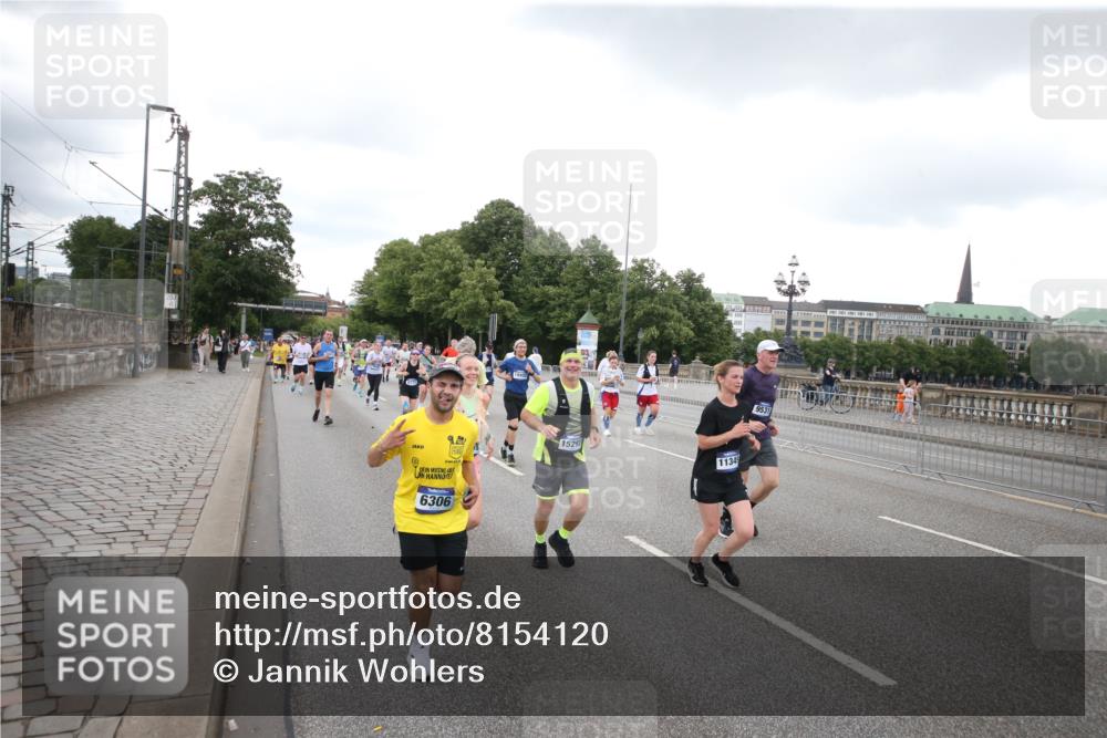 29.06.2025 - hella hamburg halbmarathon Jannik Wohlers http://msf.ph/oto/8154120 29.06.2025 10:53:20 Lombardsbrücke 1687, 1753, 2079, 2429, 3055, 4595, 4801, 5430, 5856, 5857, 6039, 6273, 6306, 6913, 6996, 7039, 7537, 7611, 7614, 7890, 9077, 9531, 9572, 9771, 11493, 12068, 12259, 12459, 13316, 14799, 14927, 15047, 15118, 15191, 15290, 15292, 15498, 15804, 15821, 15822, 16313, 16748, 17236, 17255, 17309, 17709, 18057, 18059, 18079, 18083, 18532, 18609, 18902 meine-sportfotos.de
