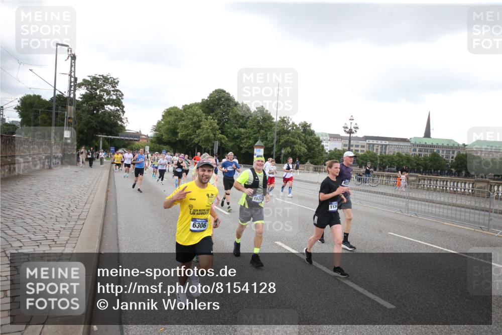29.06.2025 - hella hamburg halbmarathon Jannik Wohlers http://msf.ph/oto/8154128 29.06.2025 10:53:20 Lombardsbrücke 1687, 1753, 2079, 2429, 3055, 4595, 4801, 5430, 5856, 5857, 6039, 6273, 6306, 6913, 6996, 7039, 7537, 7611, 7614, 7890, 9077, 9531, 9572, 9771, 11493, 12068, 12259, 12459, 13316, 14799, 14927, 15047, 15118, 15191, 15290, 15292, 15498, 15804, 15821, 15822, 16313, 16748, 17236, 17255, 17309, 17709, 18057, 18059, 18079, 18083, 18532, 18609, 18902 meine-sportfotos.de