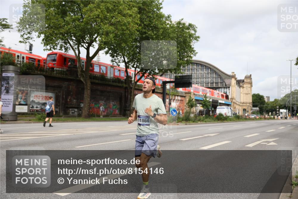 29.06.2025 - hella hamburg halbmarathon Yannick Fuchs http://msf.ph/oto/8154146 29.06.2025 10:12:33 20KM 11864, 16529 meine-sportfotos.de