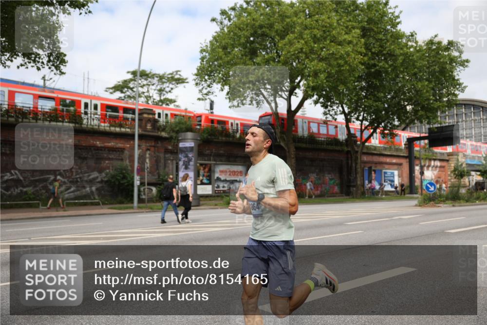 29.06.2025 - hella hamburg halbmarathon Yannick Fuchs http://msf.ph/oto/8154165 29.06.2025 10:12:33 20KM 11864, 16529 meine-sportfotos.de