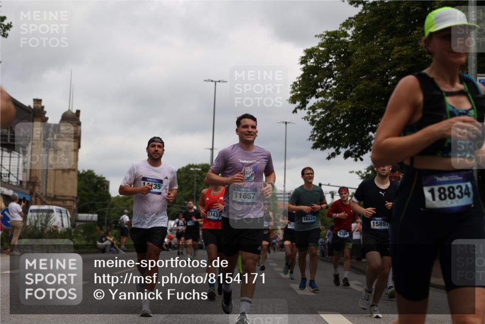29.06.2025 - hella hamburg halbmarathon Yannick Fuchs http://msf.ph/oto/8154171 29.06.2025 10:57:47 20KM 1254, 1316, 1334, 1464, 1940, 2685, 4328, 5305, 5384, 7290, 8561, 9191, 10705, 10766, 11149, 11527, 11657, 11771, 12315, 12316, 12662, 13171, 13841, 14135, 14493, 15093, 15532, 15897, 16424, 16426, 16639, 16995, 17061, 17071, 17437, 17685, 17686, 17730, 17894, 18122, 18581, 18717 meine-sportfotos.de