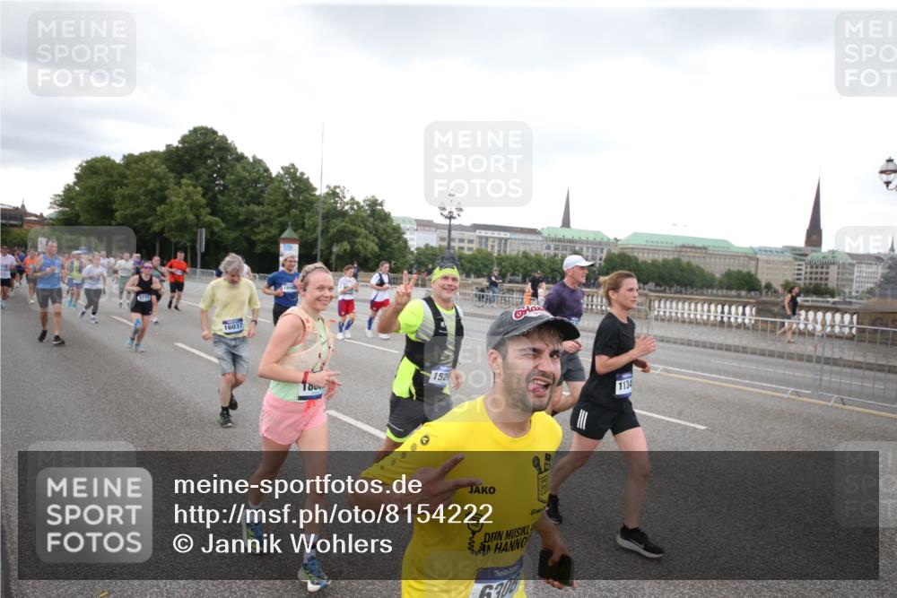 29.06.2025 - hella hamburg halbmarathon Jannik Wohlers http://msf.ph/oto/8154222 29.06.2025 10:53:21 Lombardsbrücke 1687, 1753, 2079, 2429, 3055, 4801, 5430, 5856, 5857, 5964, 6039, 6273, 6306, 6913, 6996, 7039, 7537, 7614, 7890, 8924, 9077, 9503, 9531, 9572, 9771, 11390, 11493, 12259, 12459, 13316, 14665, 14799, 14927, 15047, 15118, 15191, 15290, 15292, 15498, 15804, 15821, 15822, 16313, 16748, 17255, 17309, 17709, 18057, 18059, 18079, 18083, 18609, 18902 meine-sportfotos.de