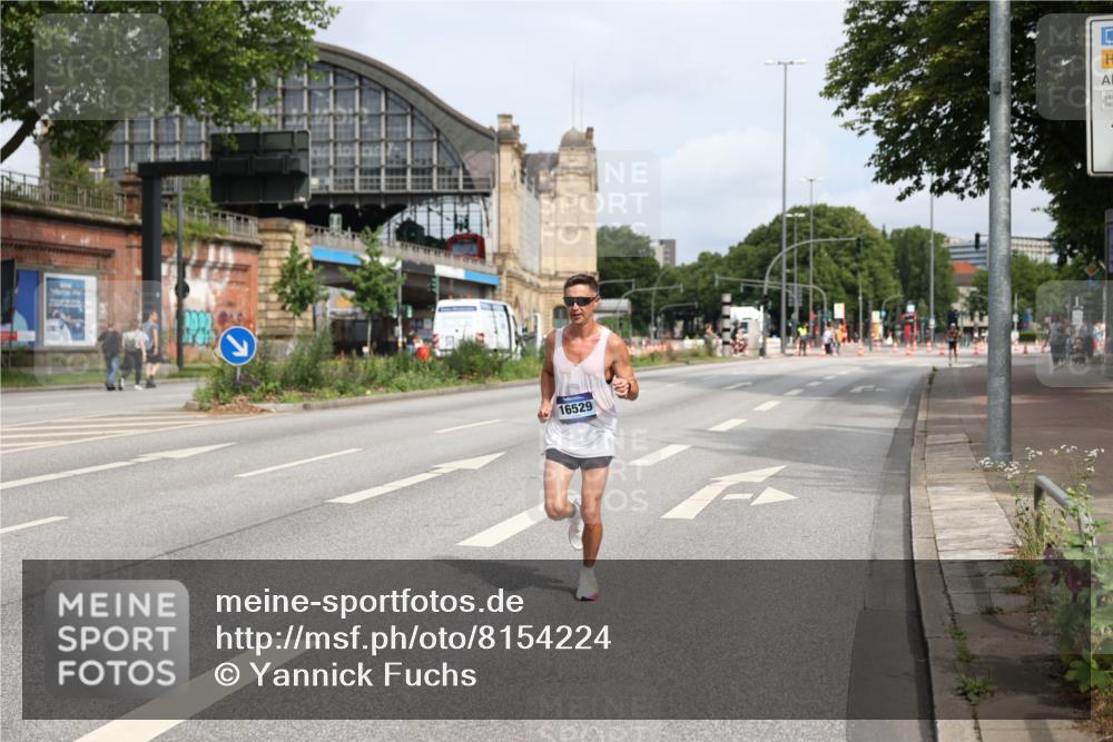 29.06.2025 - hella hamburg halbmarathon Yannick Fuchs http://msf.ph/oto/8154224 29.06.2025 10:12:52 20KM 4116, 16529, 18694 meine-sportfotos.de