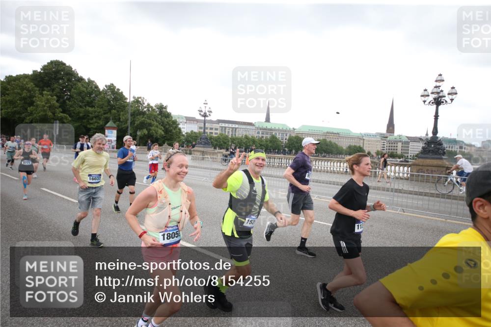 29.06.2025 - hella hamburg halbmarathon Jannik Wohlers http://msf.ph/oto/8154255 29.06.2025 10:53:21 Lombardsbrücke 1687, 1753, 2079, 2429, 3055, 4801, 5430, 5856, 5857, 5964, 6039, 6273, 6306, 6913, 6996, 7039, 7537, 7614, 7890, 8924, 9077, 9503, 9531, 9572, 9771, 11390, 11493, 12259, 12459, 13316, 14665, 14799, 14927, 15047, 15118, 15191, 15290, 15292, 15498, 15804, 15821, 15822, 16313, 16748, 17255, 17309, 17709, 18057, 18059, 18079, 18083, 18609, 18902 meine-sportfotos.de