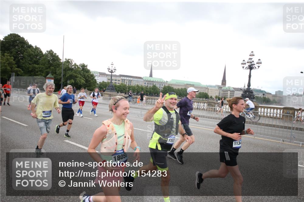 29.06.2025 - hella hamburg halbmarathon Jannik Wohlers http://msf.ph/oto/8154283 29.06.2025 10:53:21 Lombardsbrücke 1687, 1753, 2079, 2429, 3055, 4801, 5430, 5856, 5857, 5964, 6039, 6273, 6306, 6913, 6996, 7039, 7537, 7614, 7890, 8924, 9077, 9503, 9531, 9572, 9771, 11390, 11493, 12259, 12459, 13316, 14665, 14799, 14927, 15047, 15118, 15191, 15290, 15292, 15498, 15804, 15821, 15822, 16313, 16748, 17255, 17309, 17709, 18057, 18059, 18079, 18083, 18609, 18902 meine-sportfotos.de