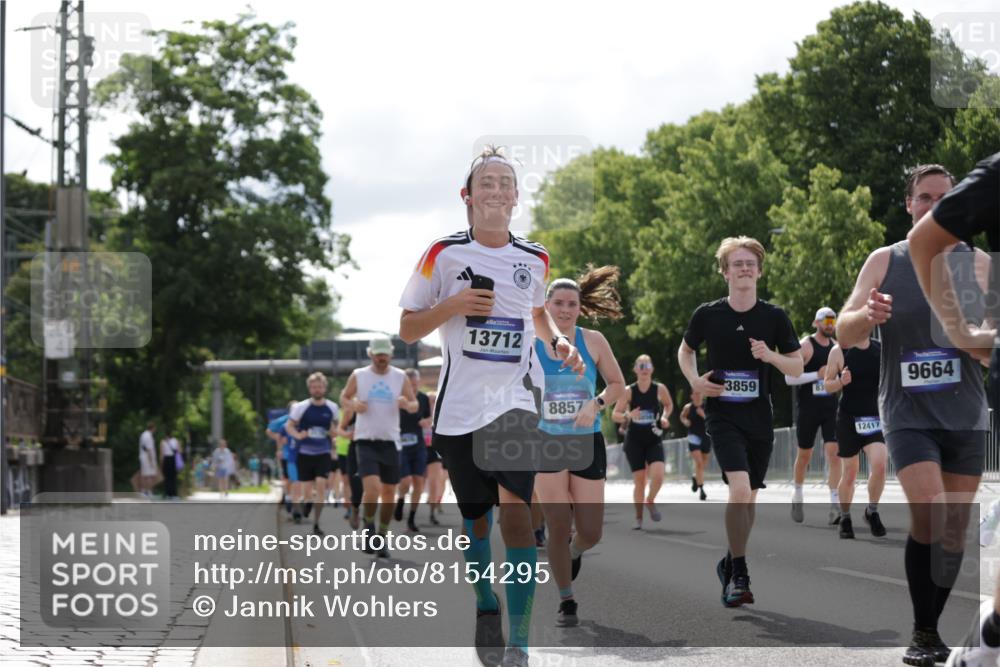29.06.2025 - hella hamburg halbmarathon Jannik Wohlers http://msf.ph/oto/8154295 29.06.2025 10:16:12 Lombardsbrücke 1244, 1825, 2347, 2912, 3030, 3156, 3176, 3484, 3687, 4478, 5036, 5037, 6024, 6488, 7158, 7358, 8295, 8317, 8707, 8847, 8857, 9332, 9492, 9664, 9676, 9810, 10076, 10232, 10575, 11236, 11335, 11428, 11442, 11752, 12230, 12417, 12872, 12911, 13114, 13220, 13712, 13727, 13835, 13859, 14219, 14857, 15658, 15861, 16098, 16100, 16186, 16199, 16376, 16456, 16607, 16740, 16856, 17422, 17604, 17694, 17838, 17845, 17854, 17857, 17942 meine-sportfotos.de