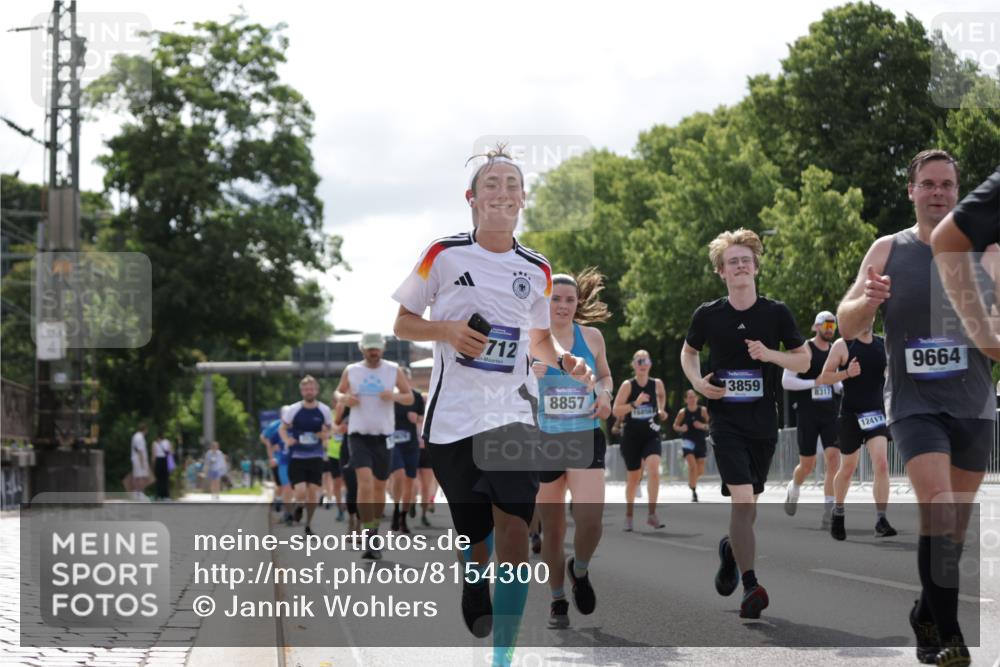 29.06.2025 - hella hamburg halbmarathon Jannik Wohlers http://msf.ph/oto/8154300 29.06.2025 10:16:12 Lombardsbrücke 1244, 1825, 2347, 2912, 3030, 3156, 3176, 3484, 3687, 4478, 5036, 5037, 6024, 6488, 7158, 7358, 8295, 8317, 8707, 8847, 8857, 9332, 9492, 9664, 9676, 9810, 10076, 10232, 10575, 11236, 11335, 11428, 11442, 11752, 12230, 12417, 12872, 12911, 13114, 13220, 13712, 13727, 13835, 13859, 14219, 14857, 15658, 15861, 16098, 16100, 16186, 16199, 16376, 16456, 16607, 16740, 16856, 17422, 17604, 17694, 17838, 17845, 17854, 17857, 17942 meine-sportfotos.de