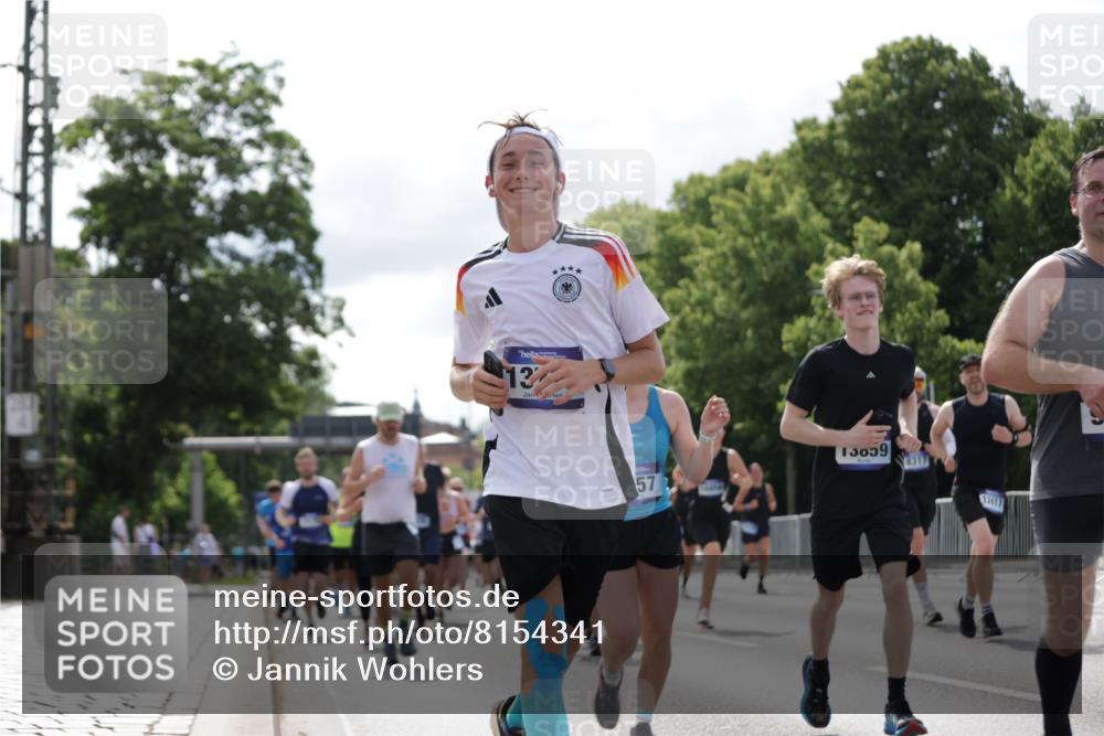29.06.2025 - hella hamburg halbmarathon Jannik Wohlers http://msf.ph/oto/8154341 29.06.2025 10:16:12 Lombardsbrücke 1244, 1825, 2347, 2912, 3030, 3156, 3176, 3484, 3687, 4478, 5036, 5037, 6024, 6488, 7158, 7358, 8295, 8317, 8707, 8847, 8857, 9332, 9492, 9664, 9676, 9810, 10076, 10232, 10575, 11236, 11335, 11428, 11442, 11752, 12230, 12417, 12872, 12911, 13114, 13220, 13712, 13727, 13835, 13859, 14219, 14857, 15658, 15861, 16098, 16100, 16186, 16199, 16376, 16456, 16607, 16740, 16856, 17422, 17604, 17694, 17838, 17845, 17854, 17857, 17942 meine-sportfotos.de
