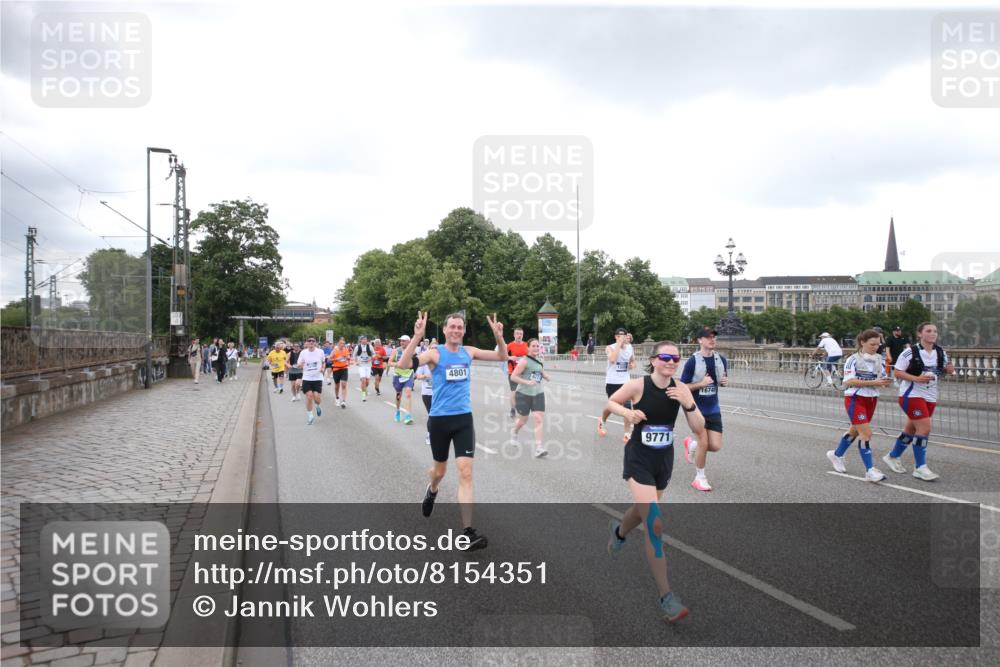 29.06.2025 - hella hamburg halbmarathon Jannik Wohlers http://msf.ph/oto/8154351 29.06.2025 10:53:23 Lombardsbrücke 1017, 1687, 1744, 1753, 2079, 3055, 4801, 5430, 5856, 5857, 5964, 6039, 6192, 6273, 6306, 6913, 6996, 7039, 7537, 7614, 7890, 8924, 9503, 9531, 9572, 9771, 11390, 11472, 11493, 12283, 13316, 13350, 14665, 14799, 14927, 15047, 15118, 15191, 15290, 15292, 15804, 15821, 15822, 16313, 16748, 17255, 17309, 17709, 18059, 18083, 18365, 18902 meine-sportfotos.de