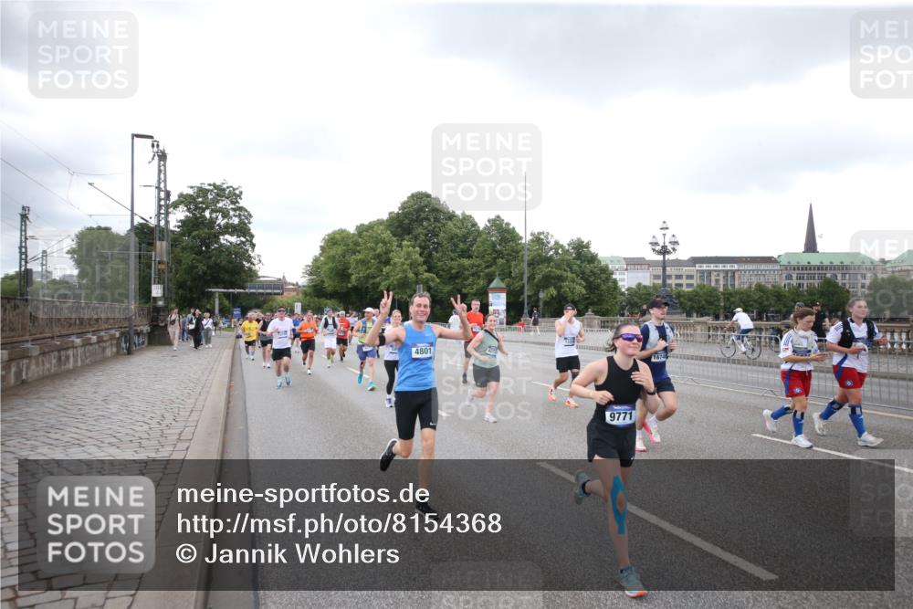 29.06.2025 - hella hamburg halbmarathon Jannik Wohlers http://msf.ph/oto/8154368 29.06.2025 10:53:23 Lombardsbrücke 1017, 1687, 1744, 1753, 2079, 3055, 4801, 5430, 5856, 5857, 5964, 6039, 6192, 6273, 6306, 6913, 6996, 7039, 7537, 7614, 7890, 8924, 9503, 9531, 9572, 9771, 11390, 11472, 11493, 12283, 13316, 13350, 14665, 14799, 14927, 15047, 15118, 15191, 15290, 15292, 15804, 15821, 15822, 16313, 16748, 17255, 17309, 17709, 18059, 18083, 18365, 18902 meine-sportfotos.de
