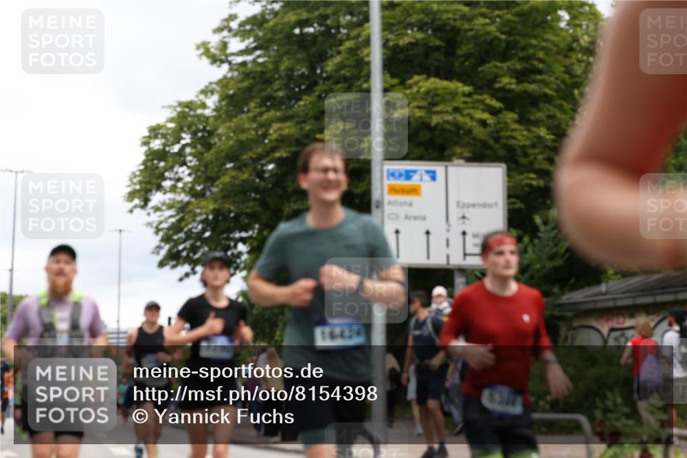 29.06.2025 - hella hamburg halbmarathon Yannick Fuchs http://msf.ph/oto/8154398 29.06.2025 10:57:51 20KM 1254, 1316, 1334, 1464, 2685, 4328, 5305, 5384, 7042, 7290, 8561, 9191, 10705, 10766, 11149, 11527, 11657, 11771, 12315, 12316, 12662, 13171, 13542, 13841, 14135, 14493, 15093, 15532, 15897, 16424, 16426, 16639, 16995, 17061, 17071, 17112, 17437, 17685, 17686, 17730, 18395, 18581, 18717 meine-sportfotos.de