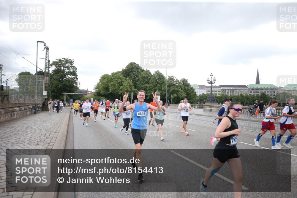 29.06.2025 - hella hamburg halbmarathon Jannik Wohlers http://msf.ph/oto/8154413 29.06.2025 10:53:23 Lombardsbrücke 1017, 1687, 1744, 1753, 2079, 3055, 4801, 5430, 5856, 5857, 5964, 6039, 6192, 6273, 6306, 6913, 6996, 7039, 7537, 7614, 7890, 8924, 9503, 9531, 9572, 9771, 11390, 11472, 11493, 12283, 13316, 13350, 14665, 14799, 14927, 15047, 15118, 15191, 15290, 15292, 15804, 15821, 15822, 16313, 16748, 17255, 17309, 17709, 18059, 18083, 18365, 18902 meine-sportfotos.de