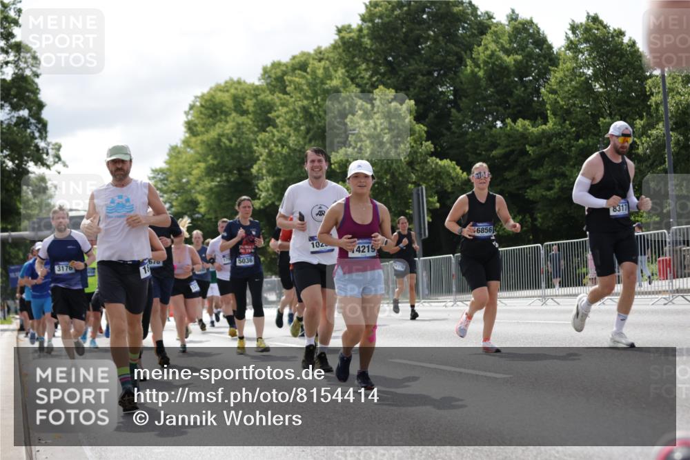 29.06.2025 - hella hamburg halbmarathon Jannik Wohlers http://msf.ph/oto/8154414 29.06.2025 10:16:14 Lombardsbrücke 1825, 2347, 2912, 3088, 3156, 3176, 3484, 3687, 4478, 5036, 5037, 6488, 6742, 6941, 7158, 7358, 8295, 8317, 8619, 8707, 8847, 8857, 9091, 9332, 9492, 9664, 9676, 10076, 10232, 10575, 11236, 11335, 11428, 11442, 11752, 12230, 12297, 12417, 12872, 12911, 13114, 13220, 13712, 13835, 13851, 13859, 14219, 14857, 15658, 15861, 16098, 16100, 16186, 16376, 16456, 16607, 16740, 16856, 17422, 17604, 17694, 17838, 17845, 17857, 17942 meine-sportfotos.de