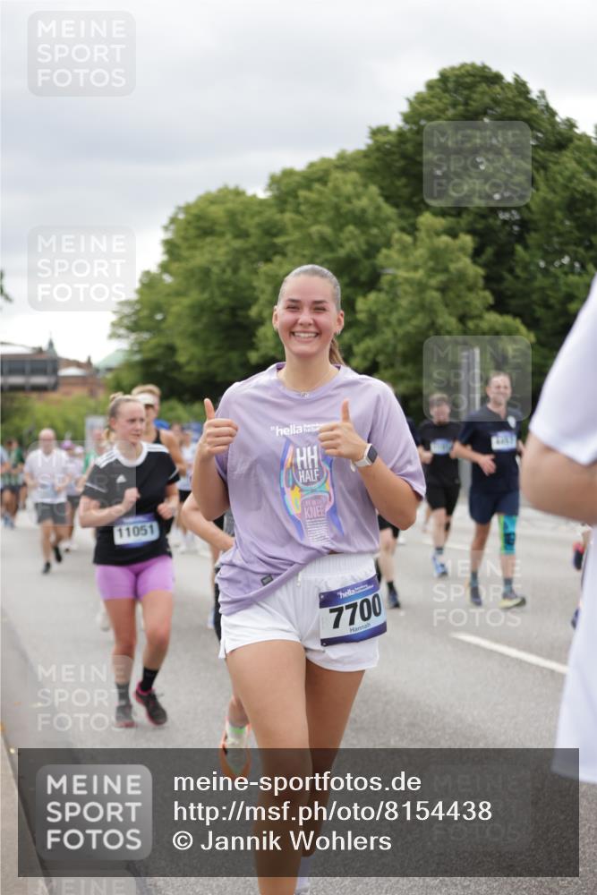 29.06.2025 - hella hamburg halbmarathon Jannik Wohlers http://msf.ph/oto/8154438 29.06.2025 11:00:36 Lombardsbrücke 1181, 2239, 2430, 2607, 2791, 2799, 2825, 2939, 3487, 3489, 3671, 4054, 4440, 4457, 4513, 4576, 4776, 4840, 4911, 4926, 5189, 5897, 5956, 6378, 6401, 6538, 7700, 7701, 7738, 8518, 8535, 8882, 9184, 9609, 9662, 9666, 10023, 10102, 10116, 10131, 10250, 10543, 10638, 10761, 11016, 11051, 12181, 12511, 12587, 13136, 13166, 13628, 13768, 14049, 14231, 14271, 14498, 14565, 14566, 14708, 14931, 15340, 15341, 15648, 15649, 17257, 17963, 18138, 18140 meine-sportfotos.de