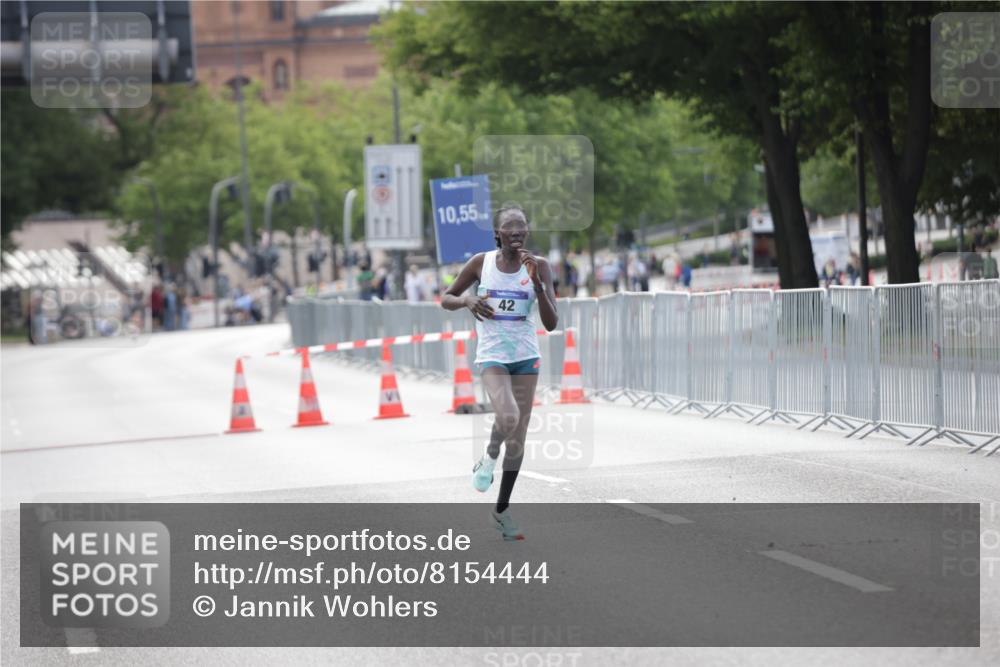 29.06.2025 - hella hamburg halbmarathon Jannik Wohlers http://msf.ph/oto/8154444 29.06.2025 09:35:33 Lombardsbrücke 28, 42, 14689 meine-sportfotos.de