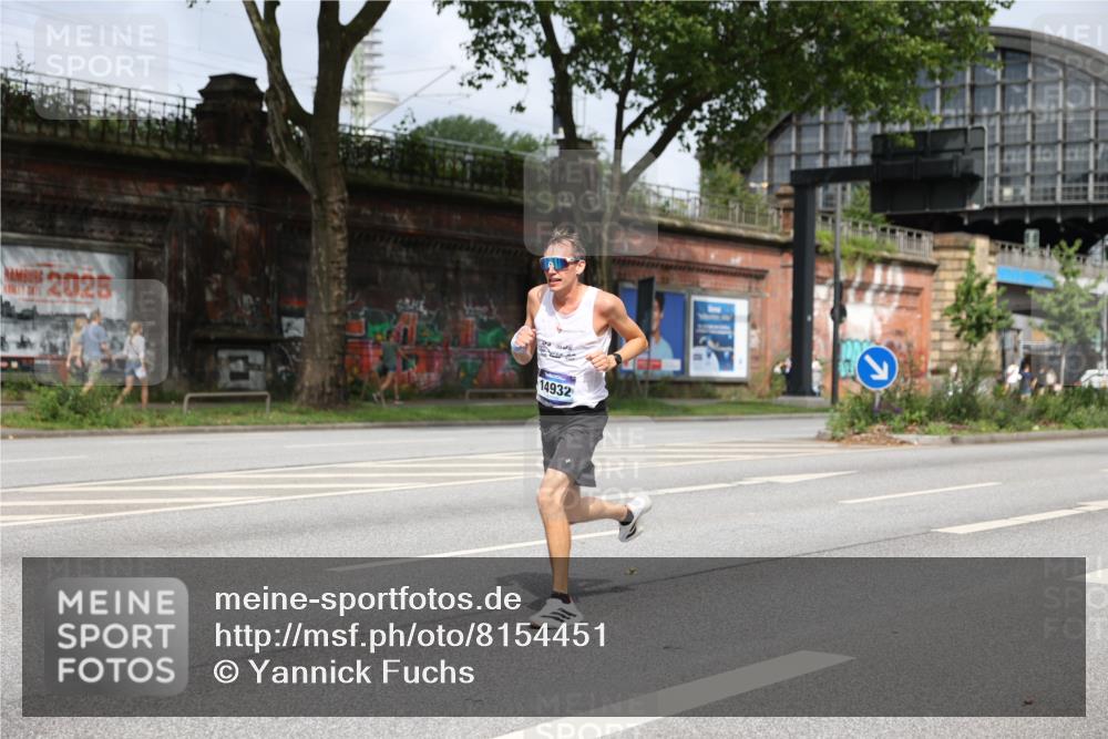 29.06.2025 - hella hamburg halbmarathon Yannick Fuchs http://msf.ph/oto/8154451 29.06.2025 10:13:45 20KM 14932, 15166, 19072 meine-sportfotos.de