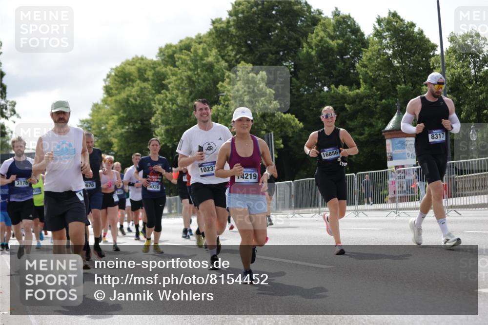 29.06.2025 - hella hamburg halbmarathon Jannik Wohlers http://msf.ph/oto/8154452 29.06.2025 10:16:14 Lombardsbrücke 1825, 2347, 2912, 3088, 3156, 3176, 3484, 3687, 4478, 5036, 5037, 6488, 6742, 6941, 7158, 7358, 8295, 8317, 8619, 8707, 8847, 8857, 9091, 9332, 9492, 9664, 9676, 10076, 10232, 10575, 11236, 11335, 11428, 11442, 11752, 12230, 12297, 12417, 12872, 12911, 13114, 13220, 13712, 13835, 13851, 13859, 14219, 14857, 15658, 15861, 16098, 16100, 16186, 16376, 16456, 16607, 16740, 16856, 17422, 17604, 17694, 17838, 17845, 17857, 17942 meine-sportfotos.de