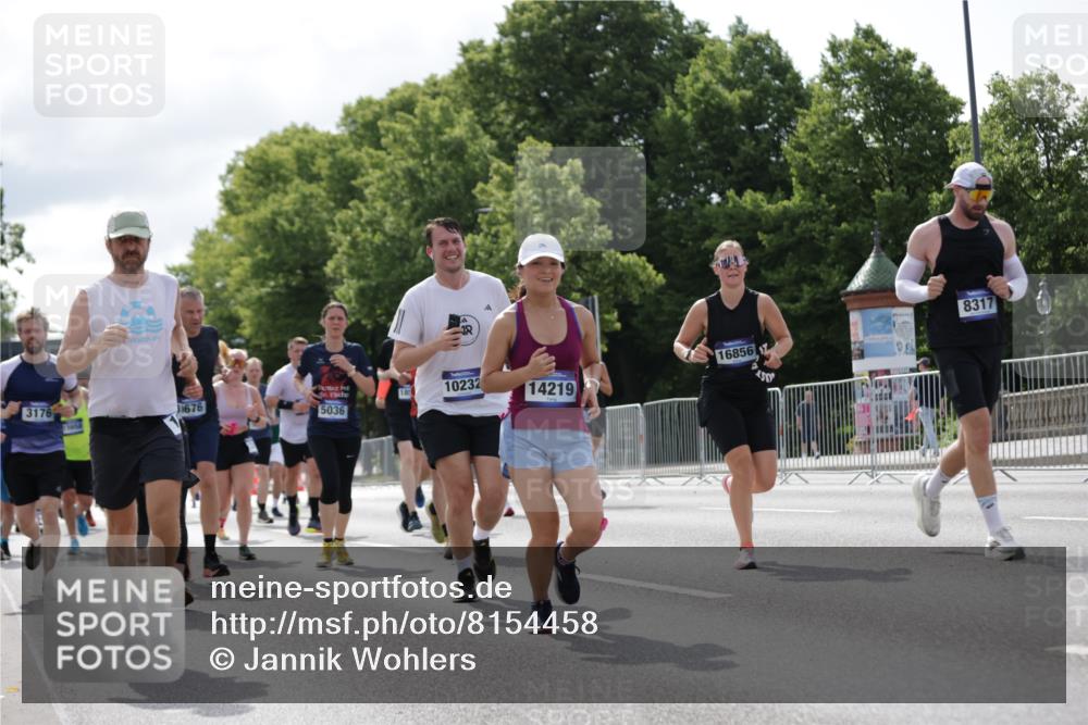 29.06.2025 - hella hamburg halbmarathon Jannik Wohlers http://msf.ph/oto/8154458 29.06.2025 10:16:15 Lombardsbrücke 1117, 1240, 1825, 2347, 2912, 3088, 3156, 3176, 3484, 3687, 4478, 5036, 5037, 6488, 6742, 6941, 7158, 7358, 8295, 8317, 8619, 8707, 8847, 8857, 9091, 9208, 9332, 9492, 9664, 9676, 9891, 10076, 10232, 10575, 11236, 11335, 11428, 11442, 11752, 12230, 12297, 12417, 12872, 12911, 13114, 13220, 13712, 13835, 13851, 13859, 14219, 14857, 15658, 15861, 16098, 16100, 16186, 16376, 16607, 16740, 16856, 17604, 17838, 17845, 17857, 17942, 18245 meine-sportfotos.de