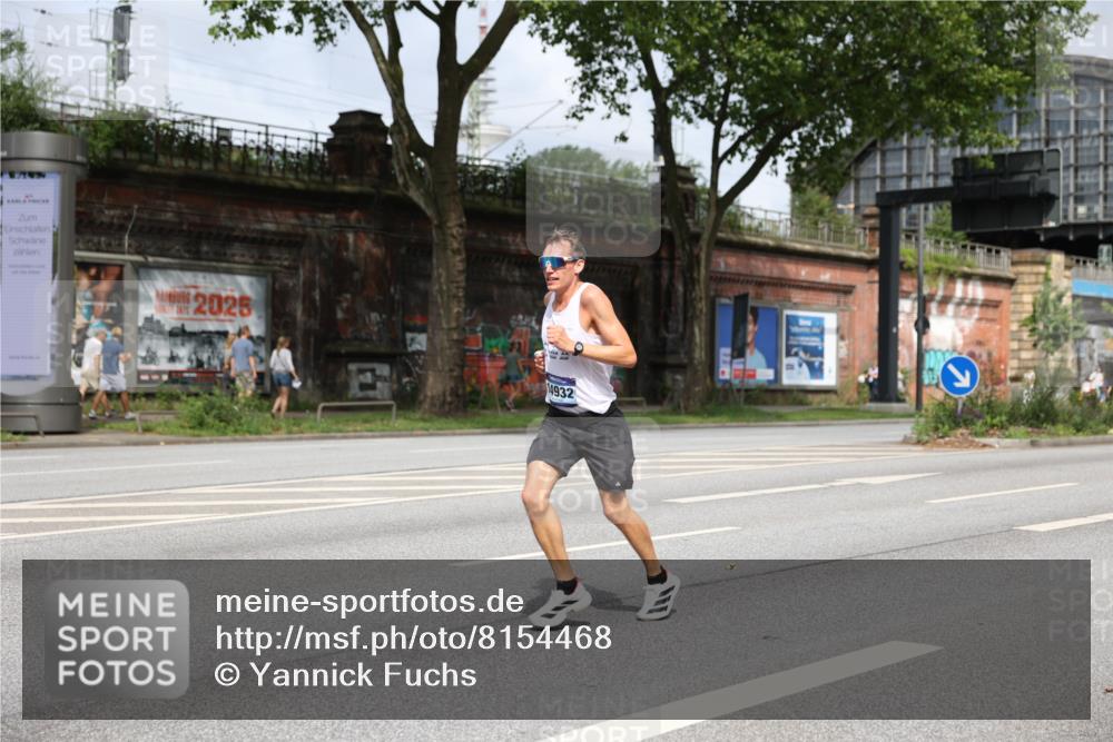 29.06.2025 - hella hamburg halbmarathon Yannick Fuchs http://msf.ph/oto/8154468 29.06.2025 10:13:45 20KM 14932, 15166, 19072 meine-sportfotos.de