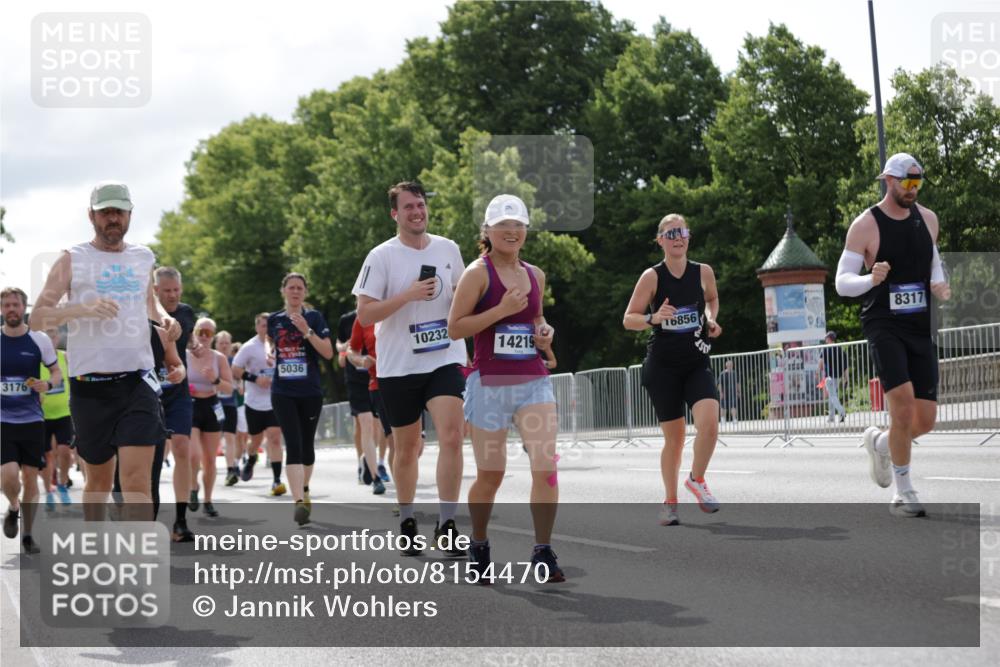 29.06.2025 - hella hamburg halbmarathon Jannik Wohlers http://msf.ph/oto/8154470 29.06.2025 10:16:15 Lombardsbrücke 1117, 1240, 1825, 2347, 2912, 3088, 3156, 3176, 3484, 3687, 4478, 5036, 5037, 6488, 6742, 6941, 7158, 7358, 8295, 8317, 8619, 8707, 8847, 8857, 9091, 9208, 9332, 9492, 9664, 9676, 9891, 10076, 10232, 10575, 11236, 11335, 11428, 11442, 11752, 12230, 12297, 12417, 12872, 12911, 13114, 13220, 13712, 13835, 13851, 13859, 14219, 14857, 15658, 15861, 16098, 16100, 16186, 16376, 16607, 16740, 16856, 17604, 17838, 17845, 17857, 17942, 18245 meine-sportfotos.de